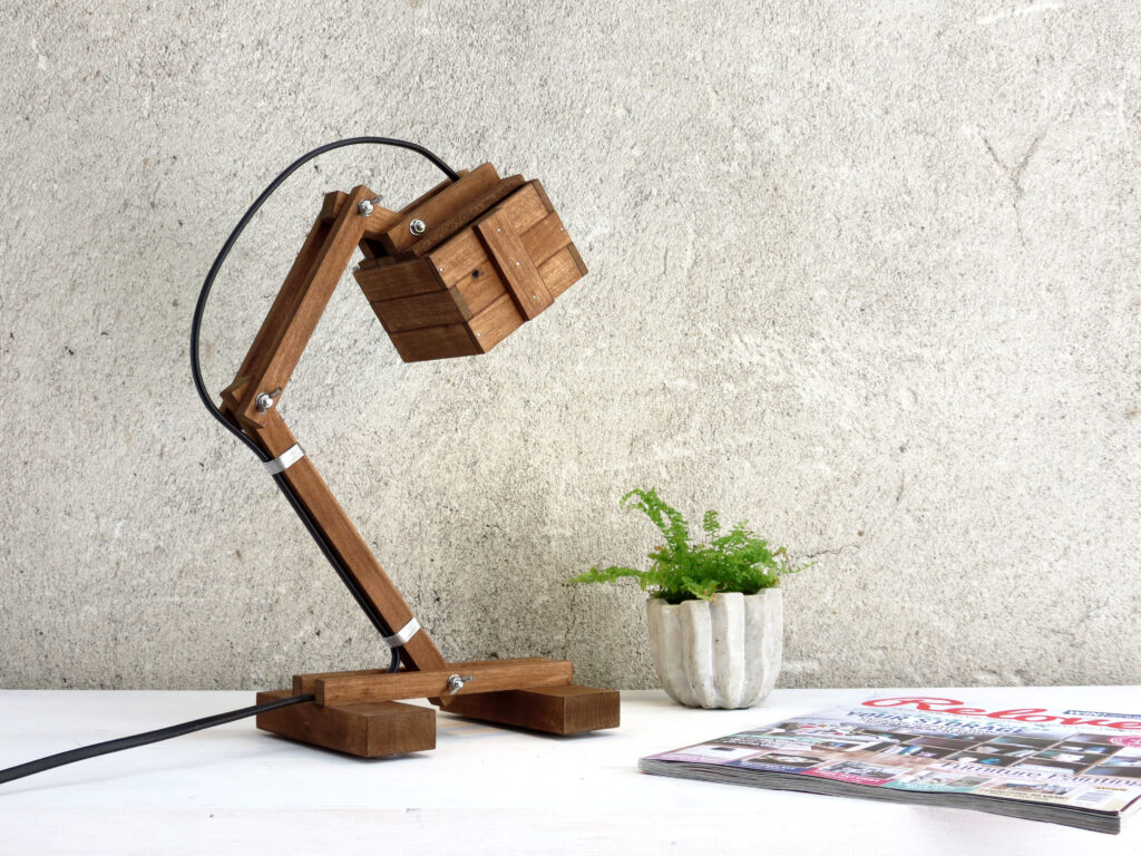 the "Kran vi" desk lamp