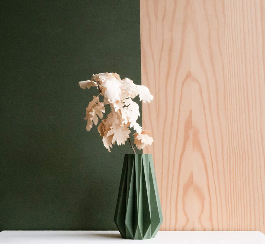 Origami-inspired vessel for dried flowers